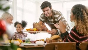 Man-hosting-Thanksgiving-meal